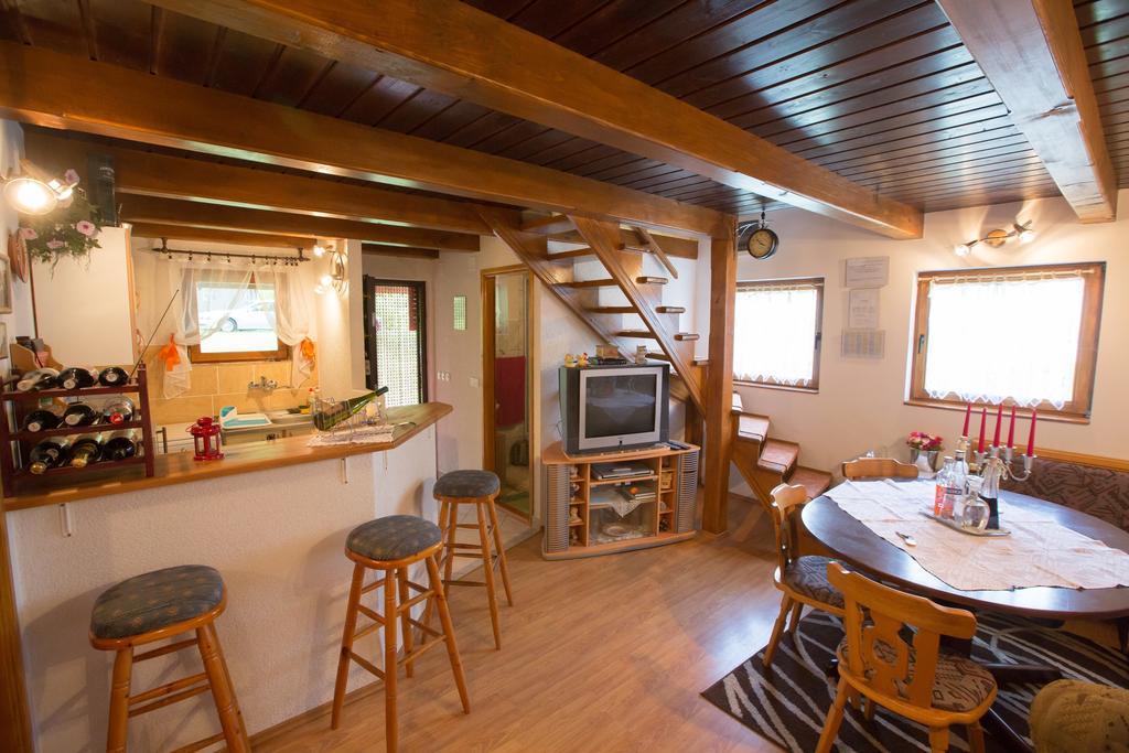 Holiday Home Trzan Josipdol Eksteriør bilde